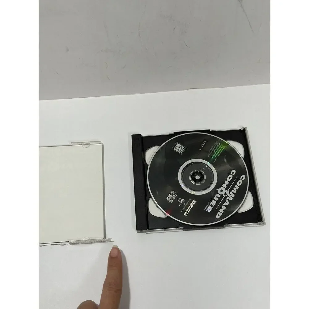 Command & Conquer C&C Windows 95 PC Game CD-ROM 2‎ Discs - Case Broken